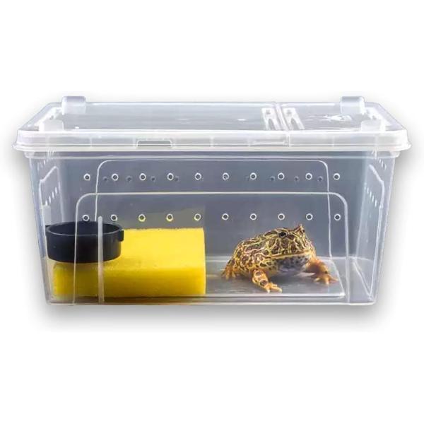 バリエーションコード : 2B2X3985TU様々な種類の爬虫類や昆虫を育てることができる蓋付きの飼育ケース。無駄のない透明ケースなので、じっくりと多方面から観察することができます。大きさは19x12.5x7.5cmで、手の平の上に乗せて運...