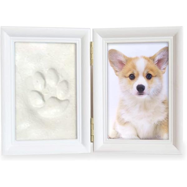 バリエーションコード : 2B433LRN50このフォトフレームは、赤ちゃんの手形やペットの肉球を記録できるメモリアルアイテムです。軽くて柔らかい粘土が付属し、簡単に型取りできます。フレームのカラーは白、青、ピンクの3色から選べ、お部屋のイ...