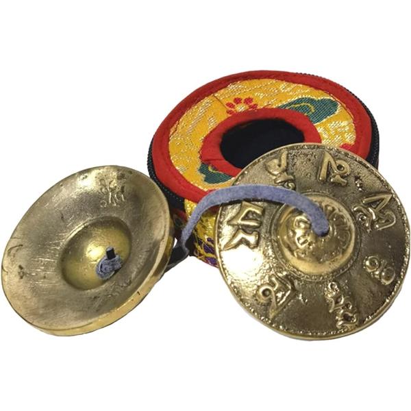 バリエーションコード : 2B4DTXJOD0・チベットベル1個です。・インドで古代から使われている真言(マントラ)がかかれたシンバルです。・ヨガや瞑想の際に使えるチベッドベルです。・サイズ：直径約6.2cm、厚さ約0.5cm