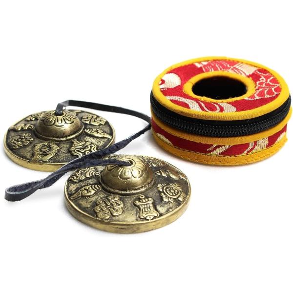 ・透き通るような音色のチベットベル。ヨガや瞑想の始まりと終わりの時や、場所や空間の浄化、物や人の浄化などにご使用頂けます。・チベットに伝わる、吉祥八文様が美しく細工された手作りのベルです。・「サイズ」直径6cm 高さ 1，8cm 厚さ0.5...