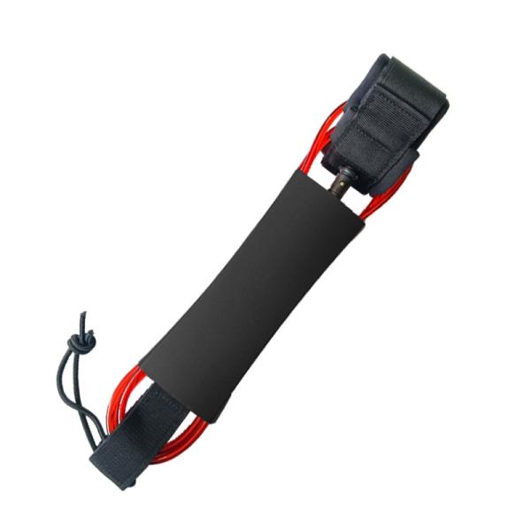 バリエーションコード : 2B9DO2X8FO「安全性を高めるサーフィン必須アイテム」 リーシュコードは、サーフィン中の安全を守るための重要な装備です。ボードが波に流されるのを防ぎ、サーファーがすぐにボードに戻れるため、転倒時の危険を軽減し...