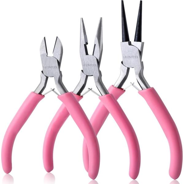 付属パッケージ：ラジオペンチ x 1， 丸ペンチ x 1， ニッパー x 1。材質：炭素鋼製で、表面は精密に研磨されており、清潔で長期間使用できます。ハンドルはピンクのディップ成型で、持ちやすく、滑りにくく、落ちにくい。バネ付きで、コントロ...