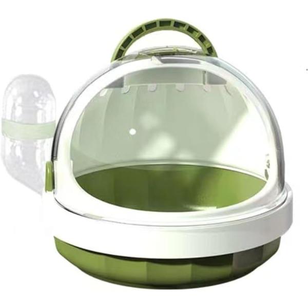 バリエーションコード : 2B9SVUWKWV「給水器付きのペットキャリー」ハムスターや小動物の快適な移動を可能にします。給水器付きで、長時間の外出でも安心です。通気性と快適性を兼ね備え、旅行や外出時に便利です。「側面の空気穴で換気も十分」...