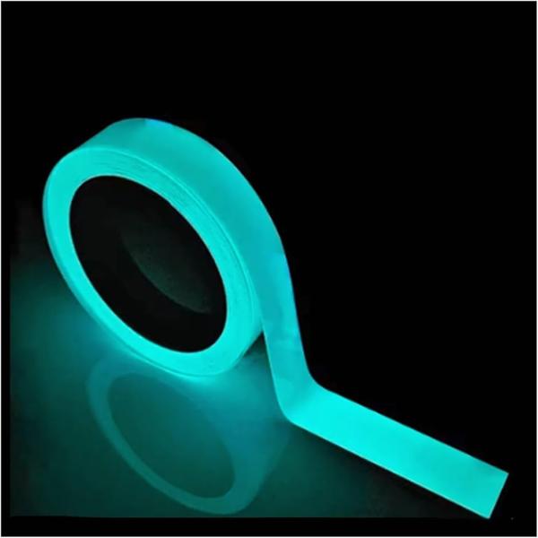 バリエーションコード : 2B9WPFDVGI「光を吸収して暗闇で輝く。」 この蓄光テープは、太陽光や蛍光灯の光を吸収し、暗闇で高輝度で発光します。日中に光を蓄えるだけで、停電時や夜間でも光り続けるため、防災用品としても優秀。照明スイッチや...
