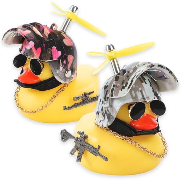 バリエーションコード : 2B9VIQYDQC可愛さと実用性を兼ね備えたアヒル型ライト 小さな黄色いアヒルが、プロペラ付きヘルメットやサングラスを装着したユニークなデザインで登場。自転車やベビーカー、車の飾りとしてだけでなく、実用性も抜群。...