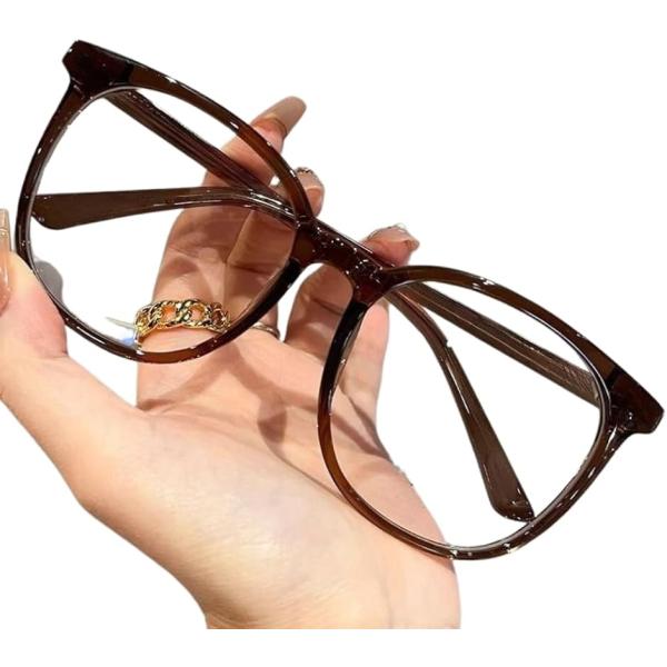 バリエーションコード : 2BU209XGD6「顔型を選ばず誰でも似合うおしゃれなファッションメガネ」どんな顔型にも自然になじむ丸フレームで、誰でも気軽におしゃれが楽しめるブルーライトカットのファッションメガネ。優しい印象を与えつつも、顔の...