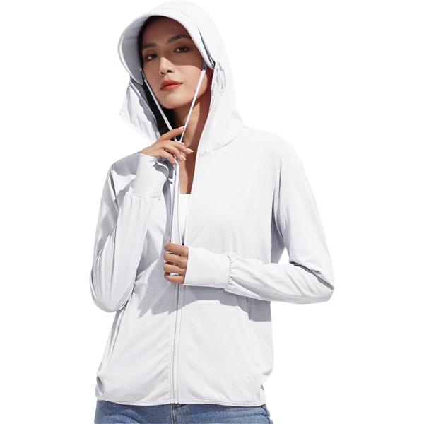 バリエーションコード : 2BU9IQ8CTI軽量で手軽に着用できる、日差し対策に便利なパーカー風ラッシュガードが登場。ツバが取り外せるので、ライトアウターとしても扱えます。夏の日差しから肌を守るUVカット機能も備えており、抜群の機能性を備...