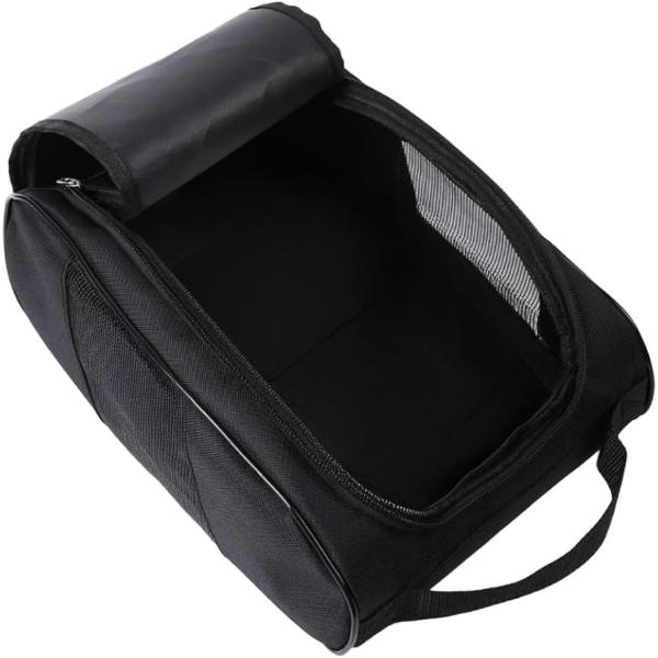 「通気性と蒸れ対策」 側面にメッシュ素材を採用しているシューズケースで、通気性を確保しながらもシューズ全体をしっかり保護します。蒸れを軽減しつつ、中身の状態もわかりやすい構造です。使用後のスパイクやスニーカーの収納にも最適で、湿気対策として...