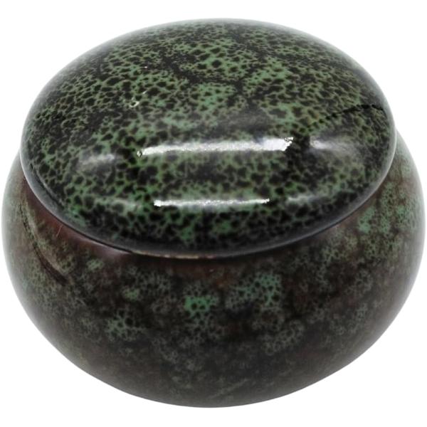 バリエーションコード : 2BUH4K1QW9いつでも一緒に、愛するペットの思い出を手元に置いておける手元供養に適したミニサイズのペット用骨壺です。お墓が遠くてお参りが難しい方にも、分骨した一部を大切に保管できる理想的なアイテムです。美しい...