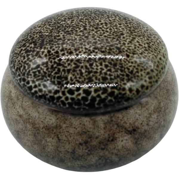 バリエーションコード : 2BUH4K1QW9いつでも一緒に、愛するペットの思い出を手元に置いておける手元供養に適したミニサイズのペット用骨壺です。お墓が遠くてお参りが難しい方にも、分骨した一部を大切に保管できる理想的なアイテムです。美しい...