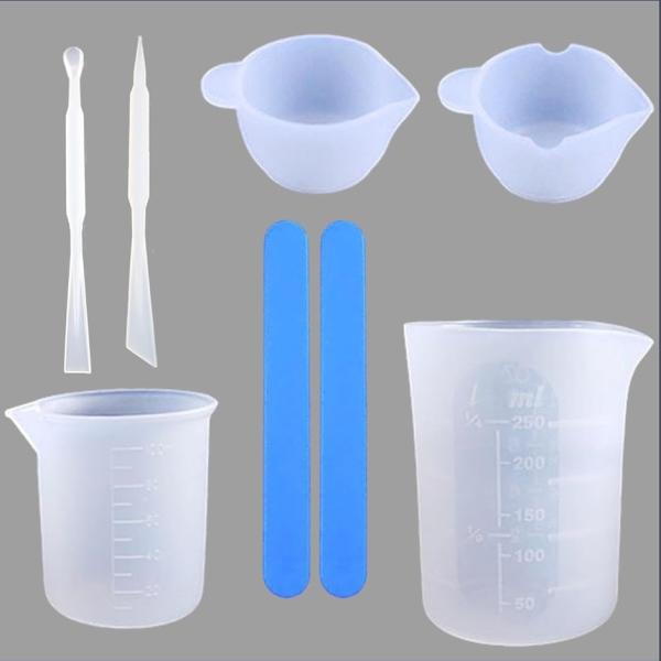 「レジンアート用スターターセット」初心者にもおすすめの8点セット。基本ツールが揃っており、すぐにレジン制作を始められます。「セット内容」シリコン製の250ml・100ml計量カップ、プラスチック撹拌スティック2本、調色カップ2個、色刺し用ス...