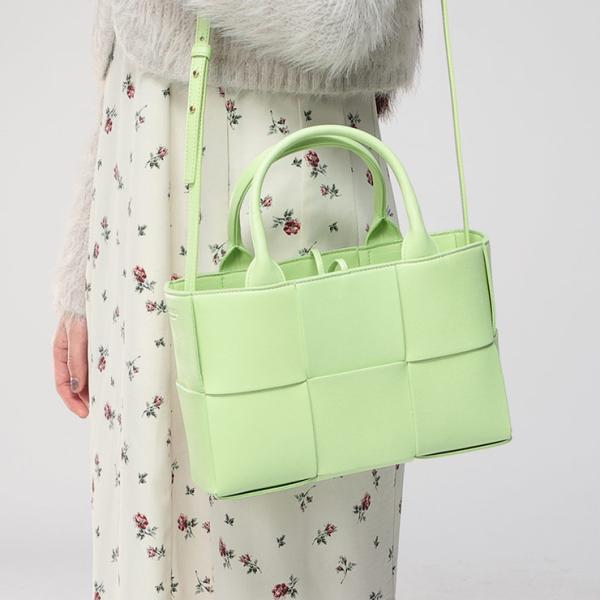 BOTTEGA VENETA（ボッテガ・ヴェネタ） バッグ レディース イントレ