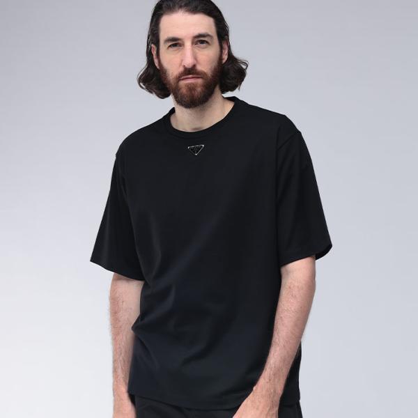 PRADA メタルロゴプレートTシャツ PRADA（プラダ） Tシャツ メンズ トライアングル ロゴ プレート クルー