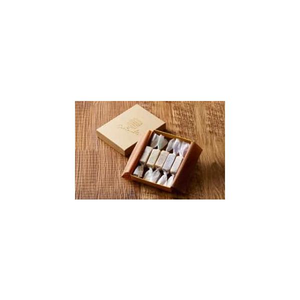 【商品内容】バニラ、ピンクソルト、ダブルナッツ、アールグレイ、フレンチラムレーズン 各1個賞味期限 製造日より冷蔵で30日間クール便でのお届けとなります厳選した北海道産生クリームやハチミツを使用し、パティシエが銅鍋に付きっきりで2倍濃縮にな...