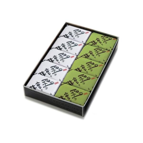 内容 閼伽井（黒蜜きなこ）5個・閼伽井（抹茶）5個賞味期限 製造日より約1ヶ月程度特定原材料等 乳成分・大豆箱サイズ 横160mm×縦255mm×高さ42mm滋賀県産大豆のきな粉をまぶしたコシのある羽二重餅です。「黒蜜きなこ」は、黒蜜をかけ...