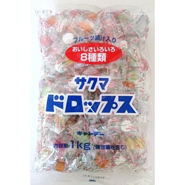 〈サクマ製菓　袋入りドロップス　1ｋｇ入　1袋〉　参考標準粒数　約250粒【送料の目安】　袋入りドロップス1ｋｇ入を重さ的に数量20（20袋まで）　送料１個口料金で発送できます！　他の商品と同梱可能！【注意事項】・パッケージのデザイン等、予...