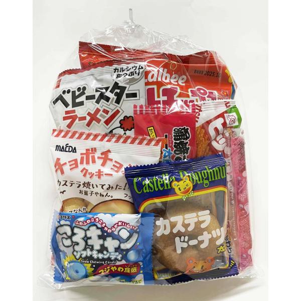 【画像商品内容】28ｇポテトチップスうすしお小袋、21ｇベビースターチキン、13ｇチョボチョボクッキー、カステラドーナツ、ビッグカツ、ころキャンソフトキャンディソーダ味、蒲焼さん太郎、ジャンボネオンゼリー（5種類の味の中から１個をランダムに...