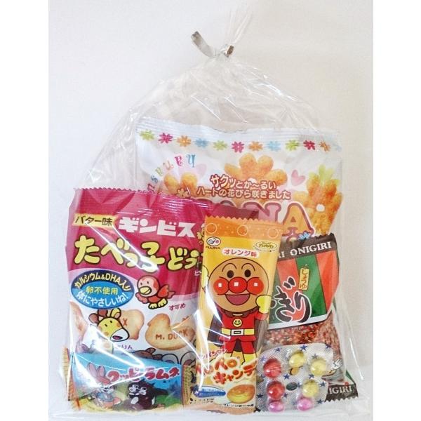 【商品内容】ハナスナ14ｇ（花型のスナック菓子しお味）・おにぎりせんべい２枚入・たべっ子どうぶつビスケット27ｇ・ウイットナンバーチョコ７粒（トレーの形がそれぞれ異なります）・クッピーラムネ10ｇ（それぞれ味が異なります）・アンパンマンペロ...