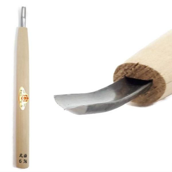 ●特長　・熟練された職人が仕込みから刃付けまで1本1本丁寧に仕上げています。　・全体焼き入れを施しているため、研いで長くお使いいただけます。　・丸型は、R刃になっているため、緩やかな溝を彫ることができます。　・先端が曲がっているタイプです。...