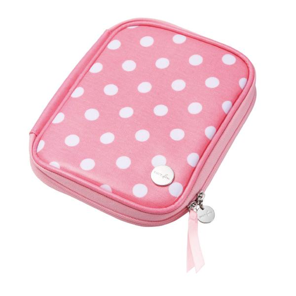 【商品概要】汚れにくいビニールコーティングタイプの電子辞書ケース“DICT.fem”です。ダブルファスナーを採用していますので、電子辞書本体を容易に出し入れ可能です。引き手にはカワイイシルバープレートとリボンが付いています。メディアカードや...