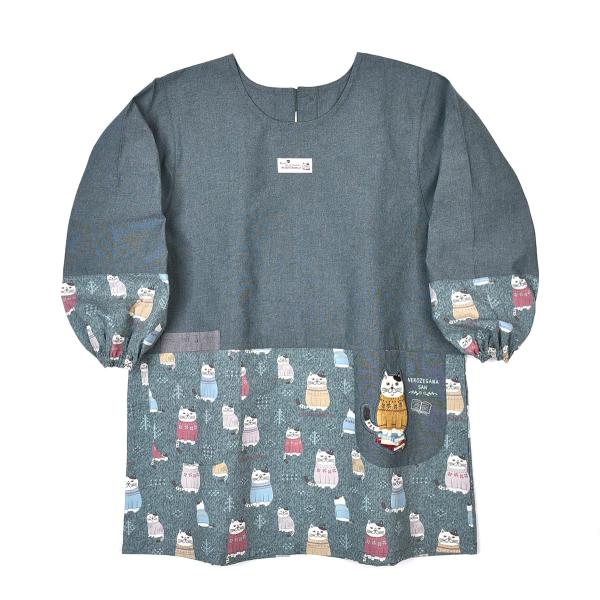 【商品概要】ウエストが切替えになっている人気のカッポウ着です。切替えより下はねこぜがわさんでいっぱいのプリントがにぎやか。ポケットにはふんわりした毛足生地のねこぜがわさん転写プリントのアップリケあり素材：ポリエステル65％ 綿35％サイズ：...