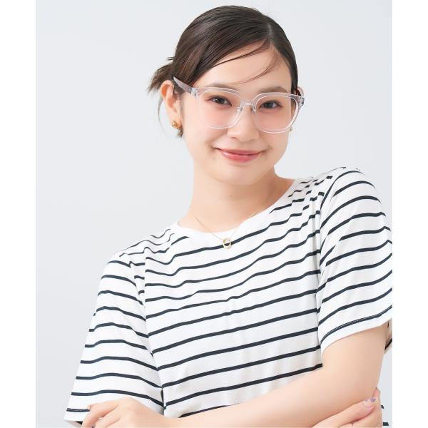 小顔に見せてくれる計算されたウェリントン型