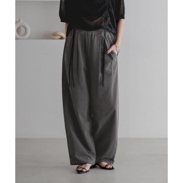 『セール実施中』参考価格：6，600円発売時期：2025年05月コンディション：B（目立つ使用感なし）使用感が少ない、または気にならないアイテムすそ周り・ポケット：汚れ参考商品名：カットイージーコクーンパンツ２ 491345参考品番：491...