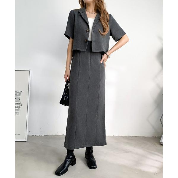 参考価格：6，930円発売時期：2024年05月コンディション：B（目立つ使用感なし）使用感が少ない、または気にならないアイテムすそ周り：色あせ参考商品名：5分袖ショートジャケット＋バックゴムタイトスカートセットアップ参考品番：242B10...