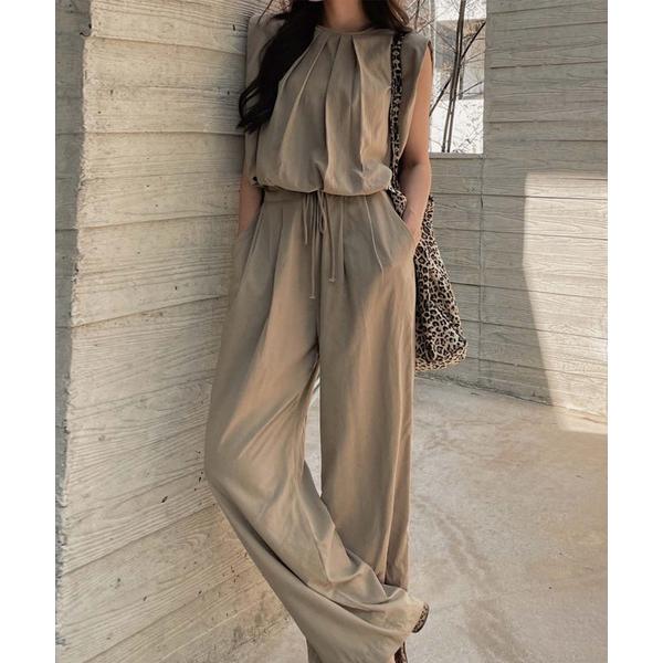 参考価格：4，620円発売時期：2025年05月コンディション：C（やや使用感あり）使用感があり、やや気になる傷や汚れがあるアイテム全体的：汚れ、保管上のにおいがします。参考商品名：セットアップ タックノースリーブブラウス＆イージーパンツ参...