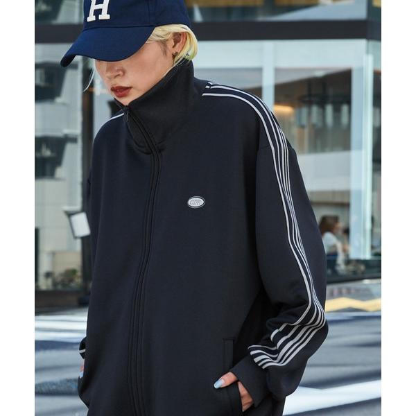 参考価格：4，980円発売時期：2022年09月コンディション：C（やや使用感あり）使用感があり、やや気になる傷や汚れがあるアイテム全体的：汚れ、毛玉参考商品名：【CODDERR】サイドラインリブ配色 サークルロゴ刺繍 オーバートラックジャ...