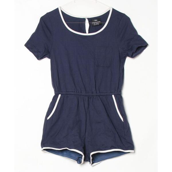 『タイムセール実施中』参考価格：9，240円発売時期：2014年05月コンディション：B（目立つ使用感なし）使用感が少ない、または気にならないアイテム後身頃：汚れ参考商品名：パイピングサマーロンパース参考品番：SWCO142207ZOZO問...