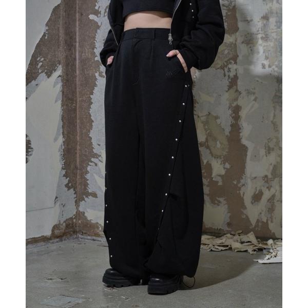 ZOZO問い合わせ番号:101728754ショップ:RMAF，リマインドミーアンドフォーエバーブランド:Mavie..7，メヴィセットゥ商品名:【Mavie..7】【3サイズ展開】スタッズ付カーブスウェットパンツカテゴリ:パンツ>スウ...