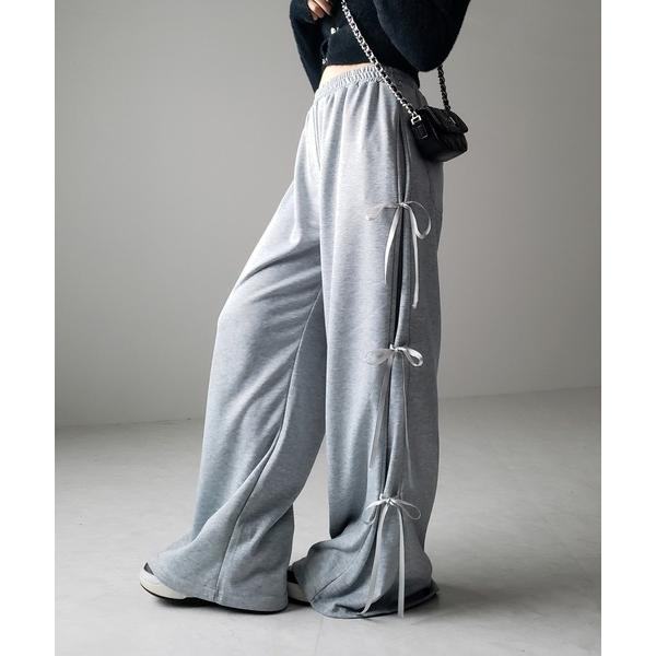 参考価格：4，950円発売時期：2023年12月コンディション：D（傷・汚れあり）傷や汚れがあるが使用には問題ないアイテム全体的：毛玉参考商品名：【 ２color 】３ストラップサイドリボンワイドスウェットパンツ／ three strap ...