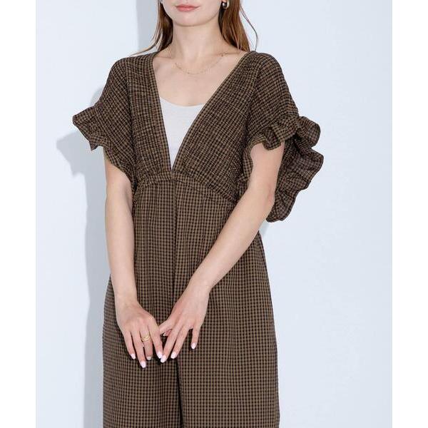 『セール実施中』参考価格：8，690円発売時期：2025年08月コンディション：C（やや使用感あり）使用感があり、やや気になる傷や汚れがあるアイテム全体的：保管上のにおいがします。参考商品名：シャーリングサマーオールインワン参考品番：LAA...