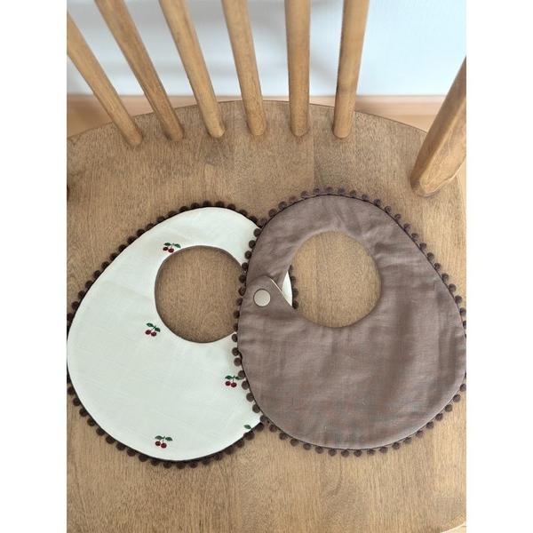 ※このアイテムは返品・交換対象外商品です。ZOZO問い合わせ番号:102454032ショップ:TONE，トーンブランド:tone，トーン商品名:【sourire chaud】ponpon bib (cherry) (SU)カテゴリ:ママ＆ベ...