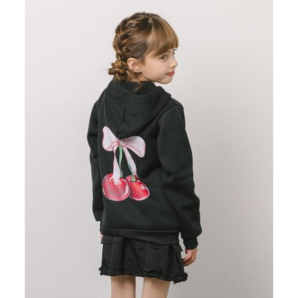 ZOZO問い合わせ番号:102967341ショップ:moredays store，モアデイズ・ストアブランド:URBAN CHERRY，アーバンチェリー商品名:リボンチェリーバッグロゴプリントフーディカテゴリ:トップス>その他トップス...