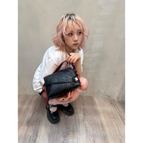 ハンドバッグ Disney Embossed Flap Handbag/ディズニー エンボス フラップハンドバッグ 黒