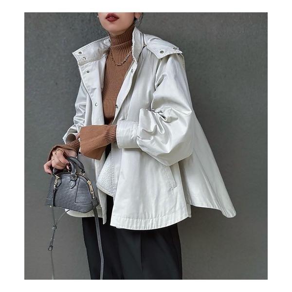 フレアー付きでおしゃれに進化した撥水・防汚加工付きマウンテンパーカー