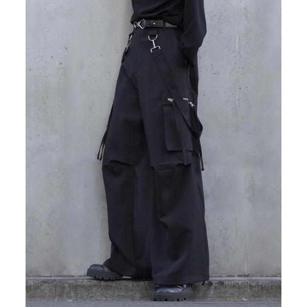 ZOZO問い合わせ番号:84075926ショップ:LILL，リルブランド:LILL，リル商品名:ルーズシルエットハイウエストサスペンダーZIPポケットデニムカーゴパンツカテゴリ:パンツ>カーゴパンツブランド品番:lin240333素材...