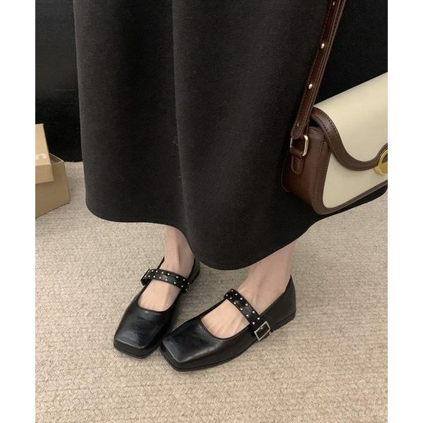 パンプス スタッズ付きベルトストラップパンプス