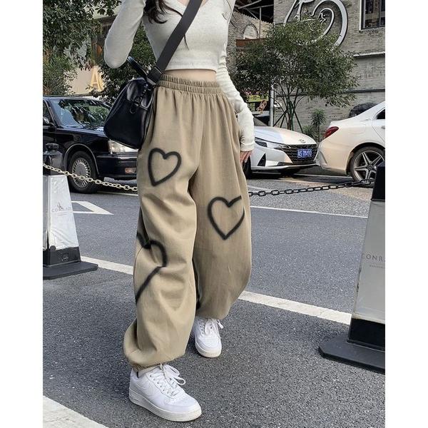 『タイムセール実施中』ZOZO問い合わせ番号:89466598ショップ:Auntie Rosa，アンティローザブランド:FUNdaysion，ファンデイション商品名:ハートペイントスウェットパンツカテゴリ:パンツ>スウェットパンツブラ...