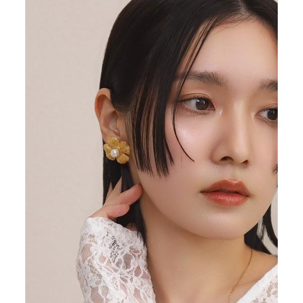 ピアス 「WEB限定」“MELLOW”ボリュームフラワーパールピアス/サージカルステンレス（金属アレルギー対応）「LHME / エルエイチエムイー」