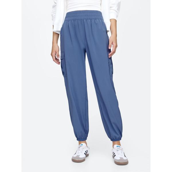 『タイムセール実施中』ZOZO問い合わせ番号:89996433ショップ:GAP，ギャップブランド:GAP，ギャップ商品名:GapFit ランアラウンド クロップド カーゴジョガーパンツカテゴリ:パンツ>スウェットパンツブランド品番:6...