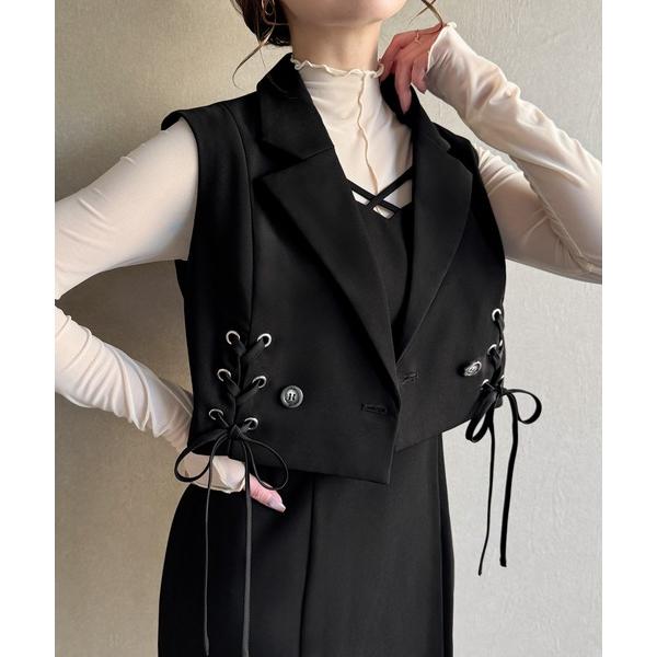 『タイムセール実施中』ZOZO問い合わせ番号:90160594ショップ:JUNOAH，ジュノアブランド:JUNOAH，ジュノア商品名:レースアップショートジレ+胸元クロスマーメイドキャミワンピース　setカテゴリ:ジャケット/アウター&gt...