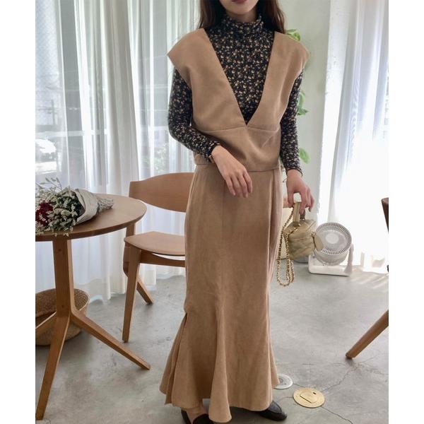 『セール実施中』参考価格：6，710円発売時期：2022年08月コンディション：C（やや使用感あり）使用感があり、やや気になる傷や汚れがあるアイテムウエスト・内側：ほつれ参考商品名：コーデュロイビスチェ＋マーメイドスカート　セットアップ参考...