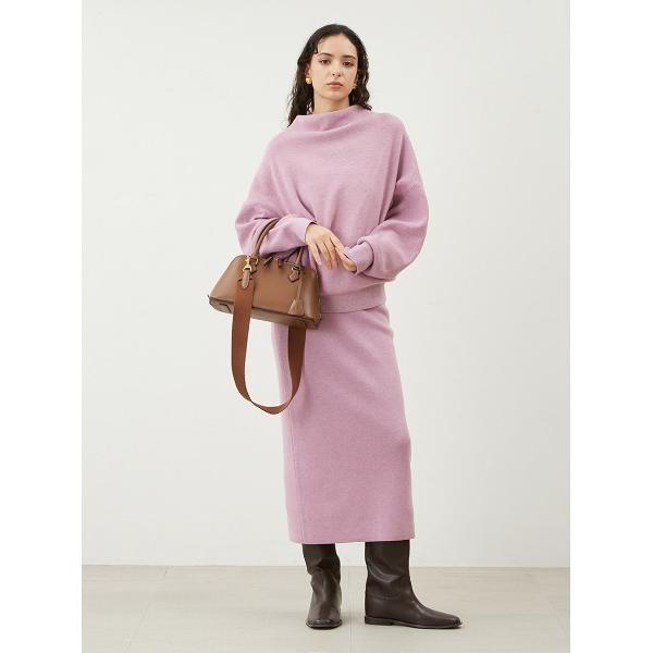 『タイムセール実施中』参考価格：17，930円発売時期：2024年11月コンディション：C（やや使用感あり）使用感があり、やや気になる傷や汚れがあるアイテム首周り：修繕跡袖口：色あせ参考商品名：ドレープネックニットセットアップ参考品番：09...