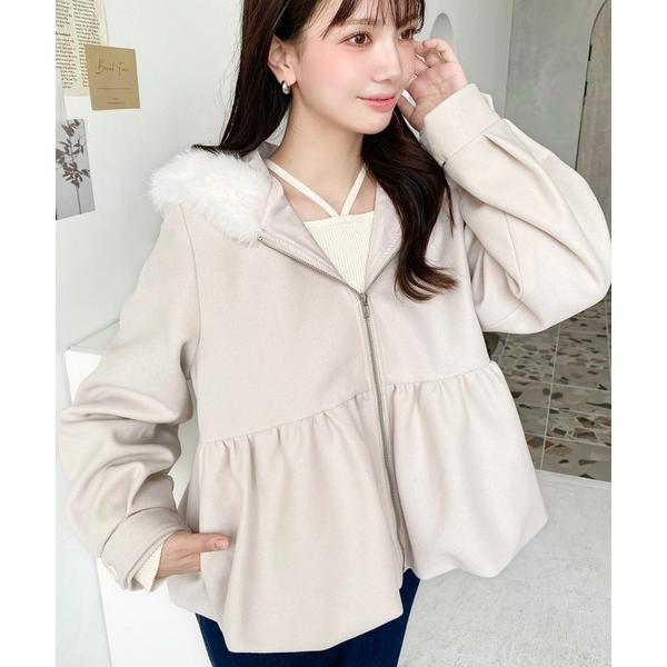 『セール実施中』ZOZO問い合わせ番号:93149984ショップ:moment+，モーメントプラスブランド:moment+，モーメントプラス商品名:ファーフードペプラムバルーンブルゾンカテゴリ:ジャケット/アウター>ブルゾンブランド品...