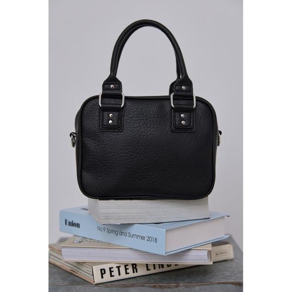 ZOZO問い合わせ番号:97491357ショップ:Avenue，アヴェニューブランド:un/neu，アンノイ商品名:シボ革スクエアミニショルダー / フェイクレザーミニボストン / ペットボトル収納可能カテゴリ:バッグ>ショルダーバッ...