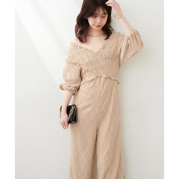 『セール実施中』参考価格：7，590円発売時期：2025年02月コンディション：C（やや使用感あり）使用感があり、やや気になる傷や汚れがあるアイテム全体的：色あせ、毛玉参考商品名：カットレースフロントクロスサロペ参考品番：035102011...