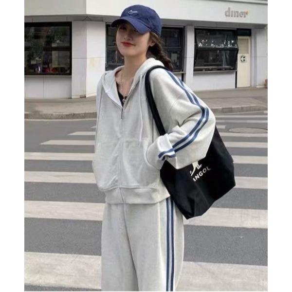 『タイムセール実施中』ZOZO問い合わせ番号:97865882ショップ:Ada.，エイダブランド:SHEPP，シープ商品名:サイドラインZIPパーカー×サイドラインパンツ　セットアップカテゴリ:トップス>ジャージブランド品番:SP53...